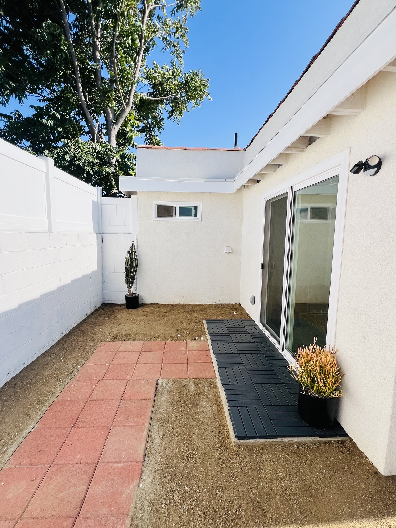 Private Back Yard - 1553 W 106th St