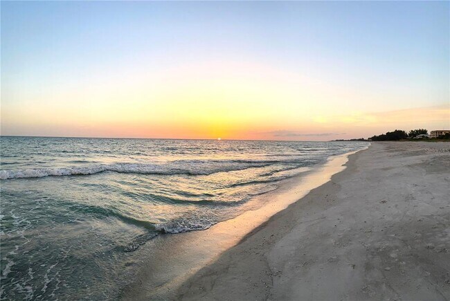 Building Photo - 4800 Gulf of Mexico Dr