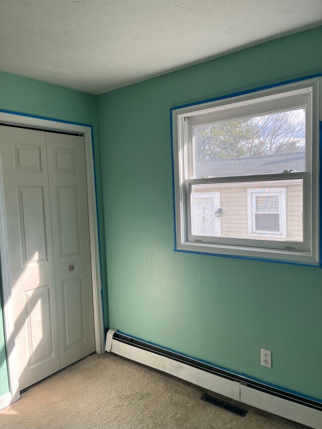 Building Photo - 731 Pleasant St