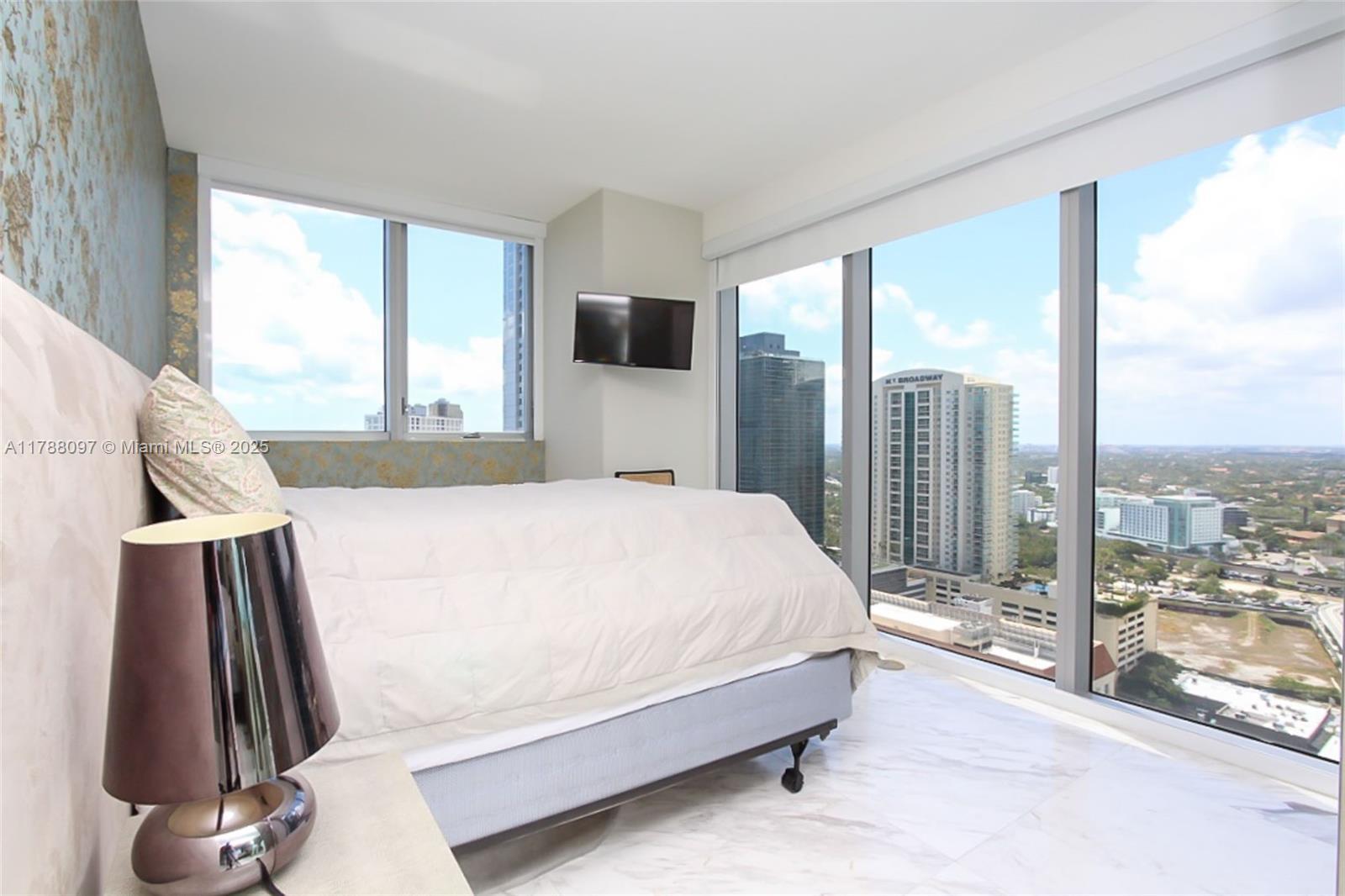 Building Photo - 1300 Brickell Bay Dr