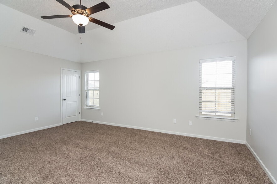 Building Photo - 9426 Darren Cir S