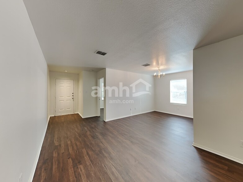 Building Photo - 1101 Eagle Claw Dr