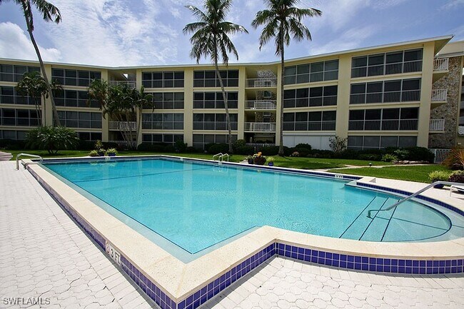 Building Photo - 2850 Gulf Shore Blvd N