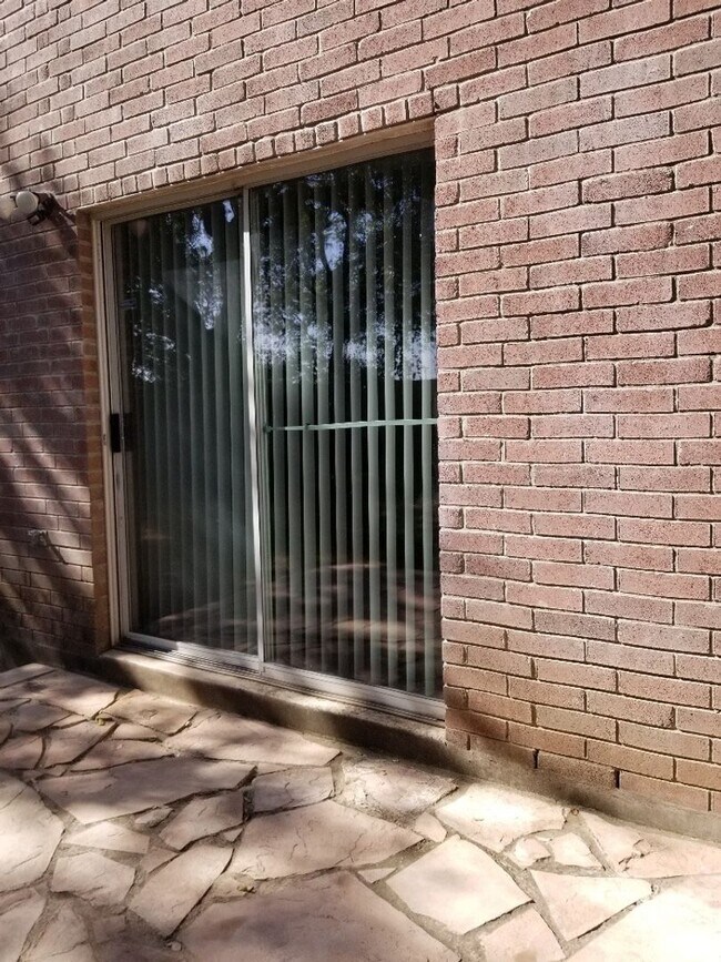 Building Photo - 10627 Shaenpath