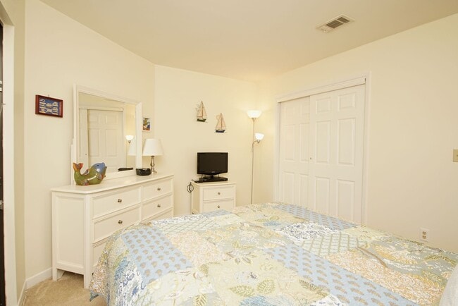 Building Photo - First Floor Condo in Bluewater Bay