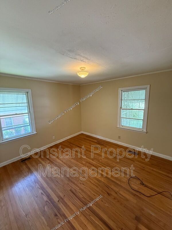 Building Photo - 3069 Somerset Dr