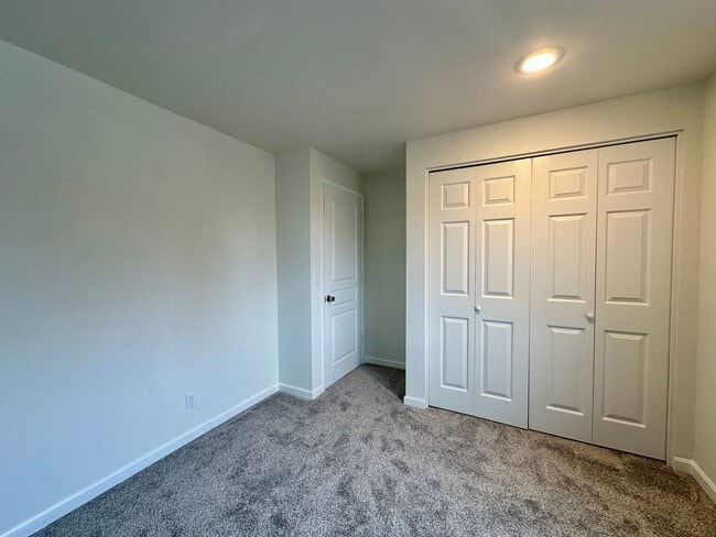 Building Photo - Updated Two Bedroom Condo in Keizer
