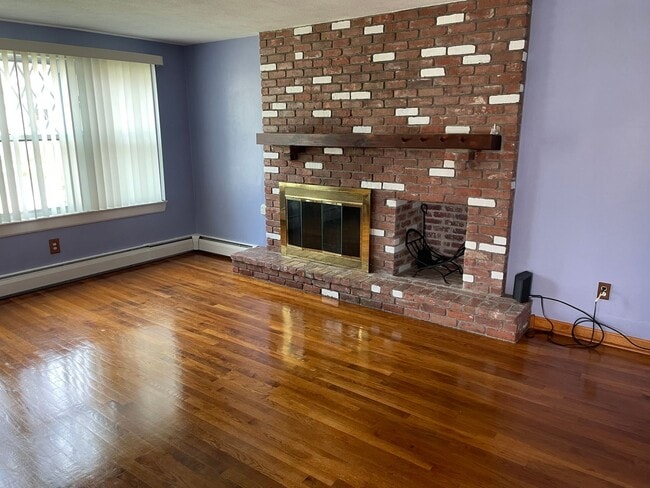 Building Photo - Single Family Home For Rent in North Kingstown!