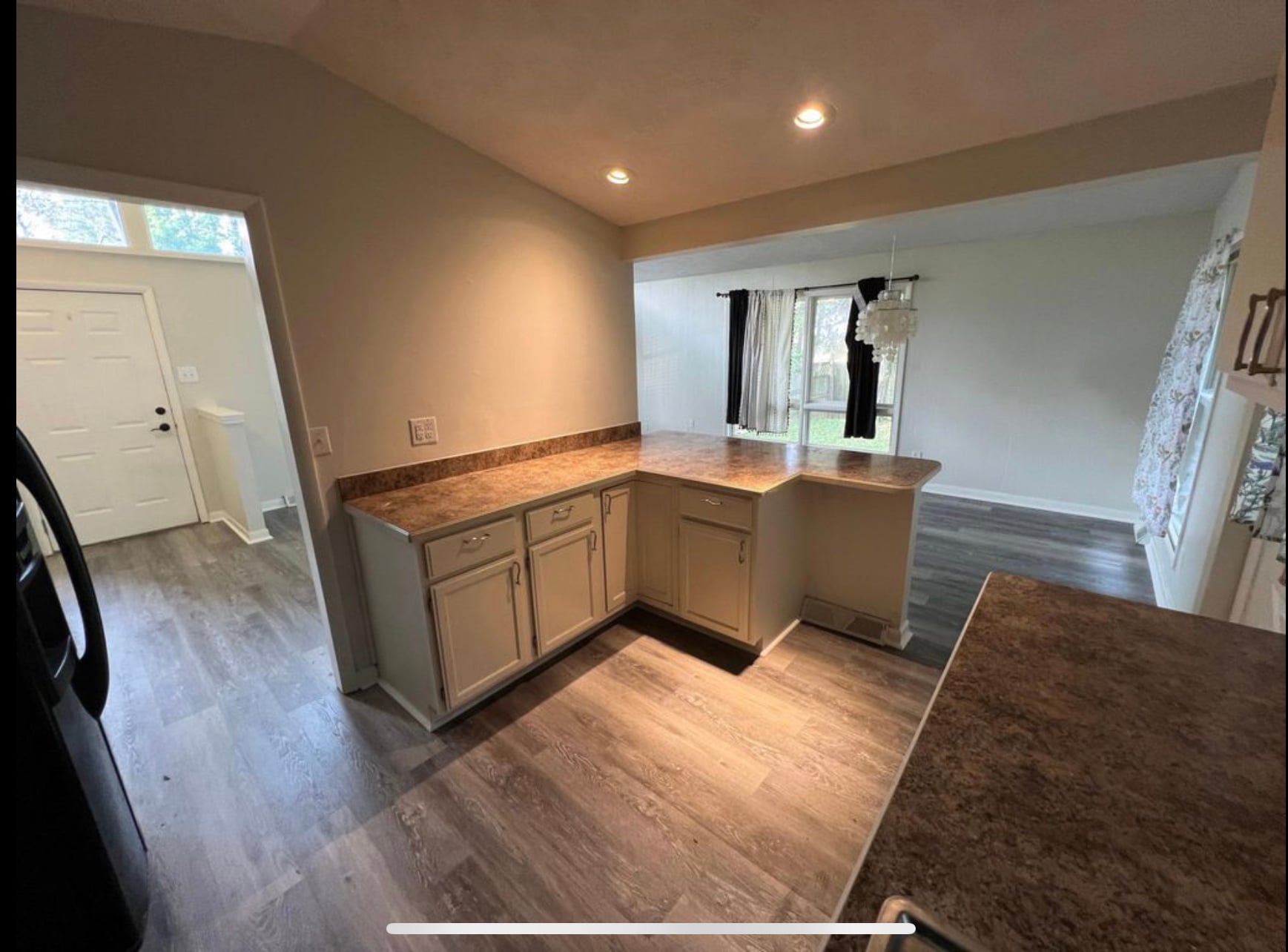 Kitchen - 6533 Lincoln Ave