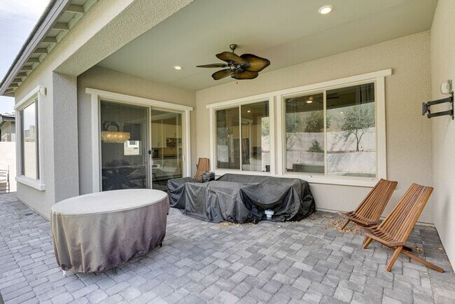 Building Photo - BEAUTIFULLY FULLY FURNISHED 4 BEDROOM 3.5 BATH HOME IN 89138