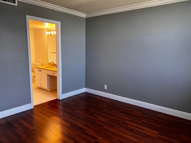 Building Photo - 1801 S Flagler Dr