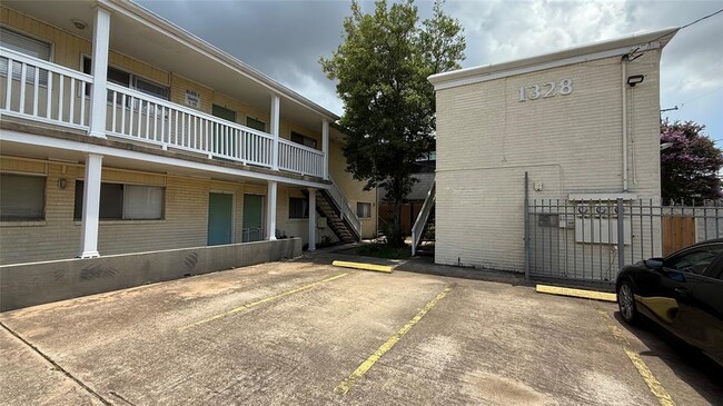 Primary Photo - 1328 Bomar St