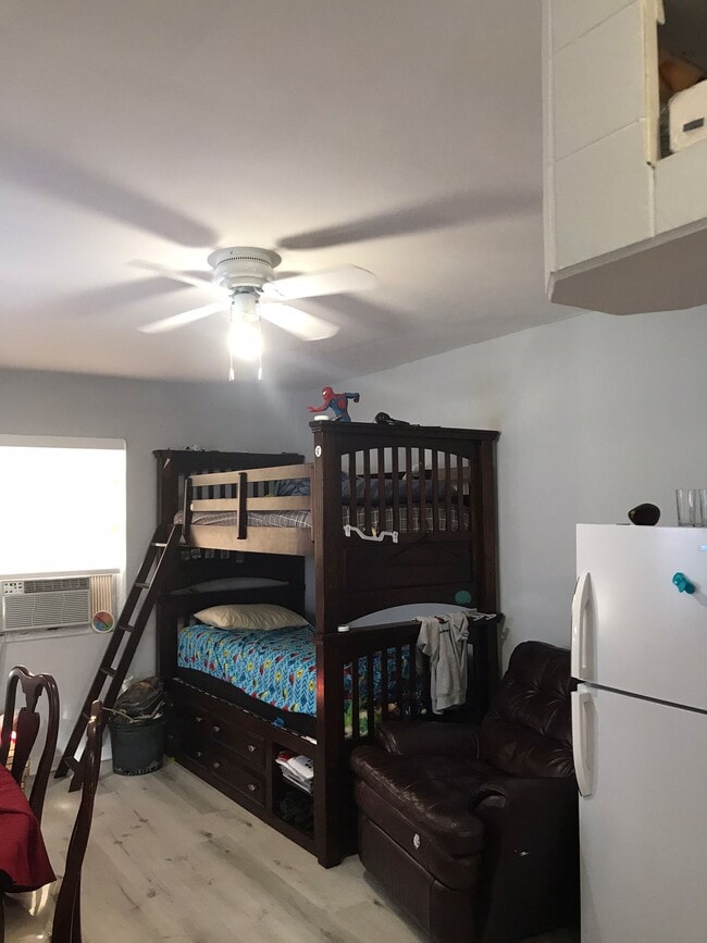 Hall 01 - 1380 Seaview