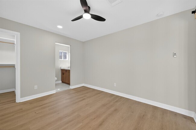 Building Photo - 889 Chas Ln