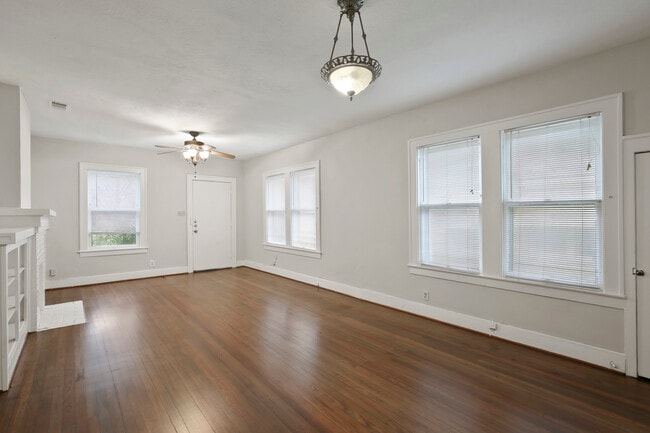 Building Photo - 5930 Velasco Ave