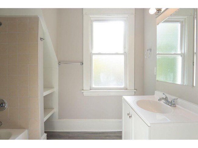 Building Photo - 1606 Concordia Ave