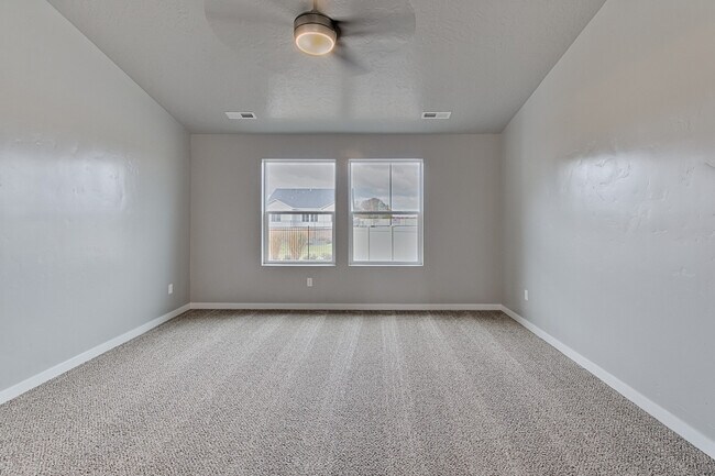 Building Photo - Newer home in Meridian  2100Sqft, Goldengrove Sub., Room for all of your Toys