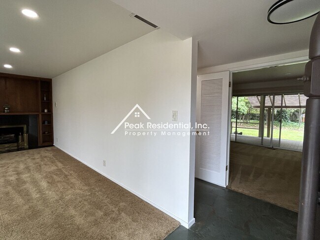 Building Photo - Charming 3 bedroom 2 bathroom House!