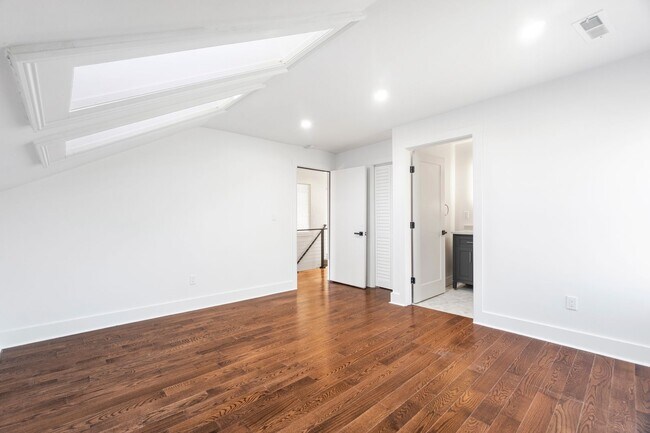 Building Photo - 54 Trumbull St