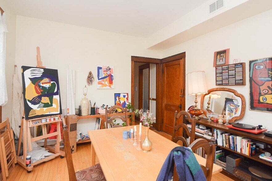 Building Photo - 2316 W Iowa St