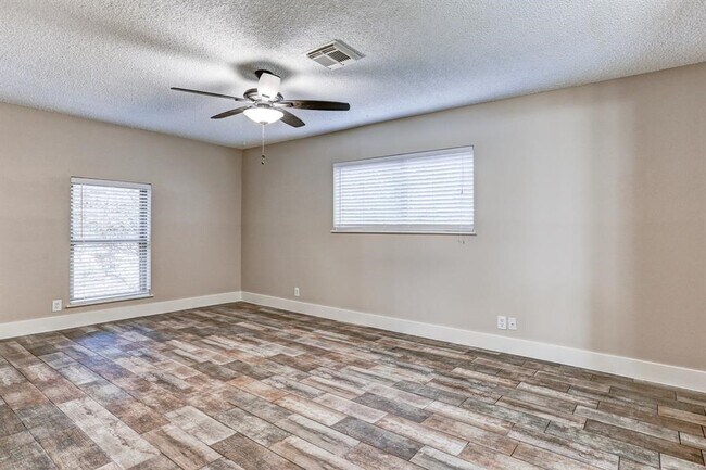 Building Photo - 1827 Riverwood Trail