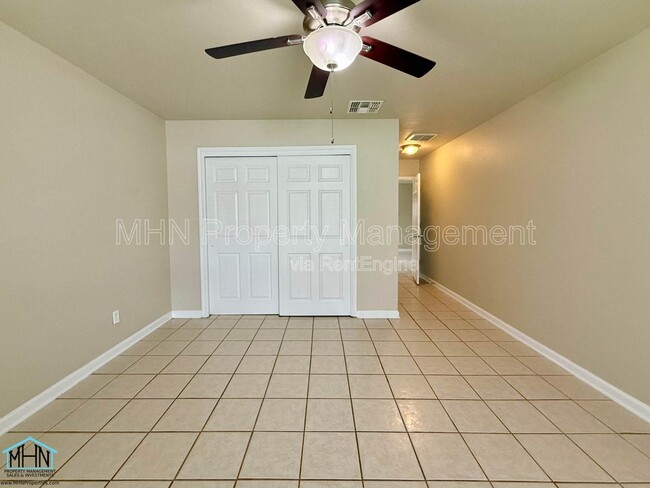 Building Photo - 5603 Lakebend W Dr