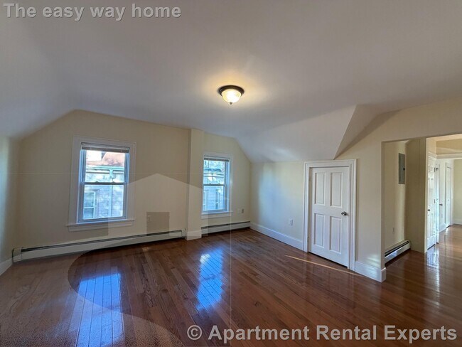 Building Photo - 102 Sycamore St