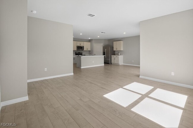 Building Photo - 553 Kingsbury Ln