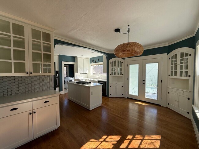 Building Photo - Charming historic home McMinnville 4 bed / 2.5 bath