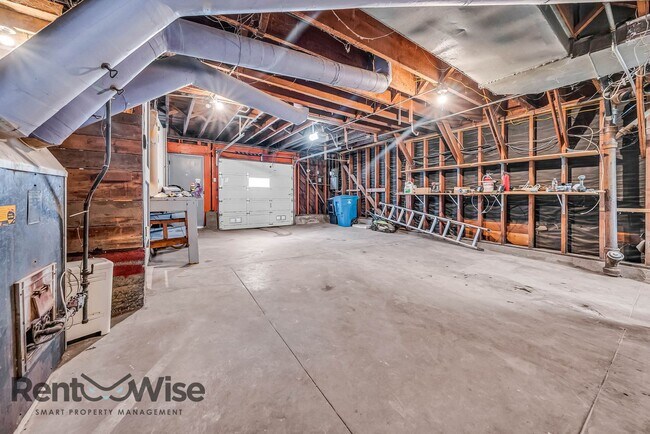 Building Photo - 824 Garfield St