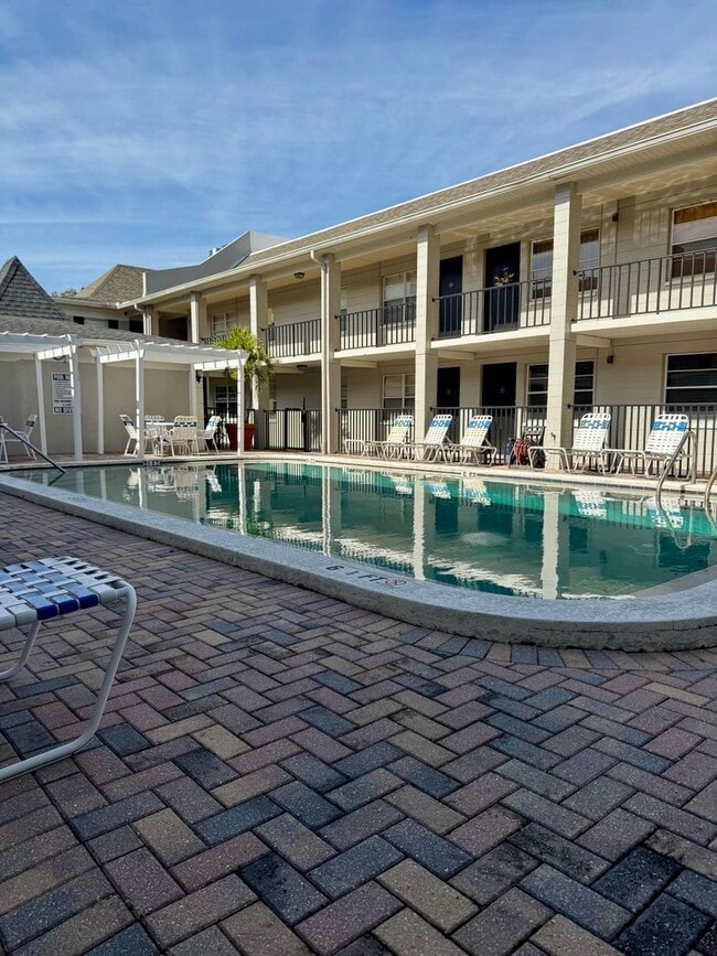 Building Photo - Bayshore Condo