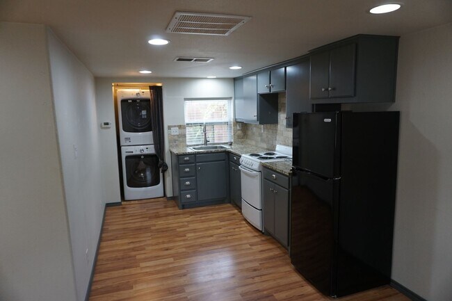 Building Photo - 2618 22