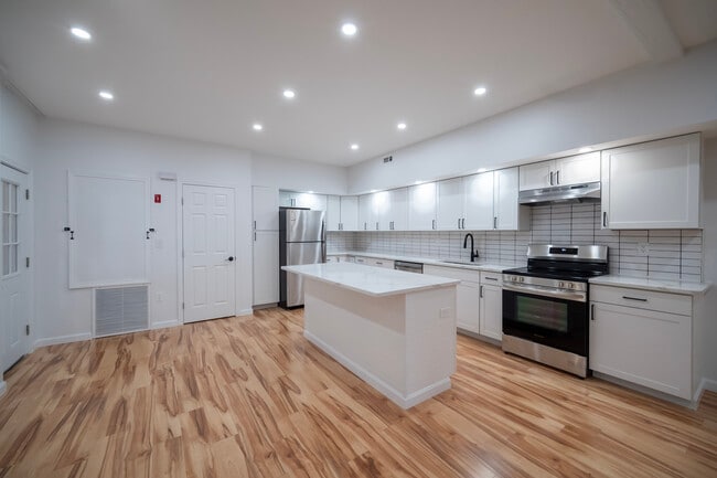 Building Photo - 10 Wampanoag Trl