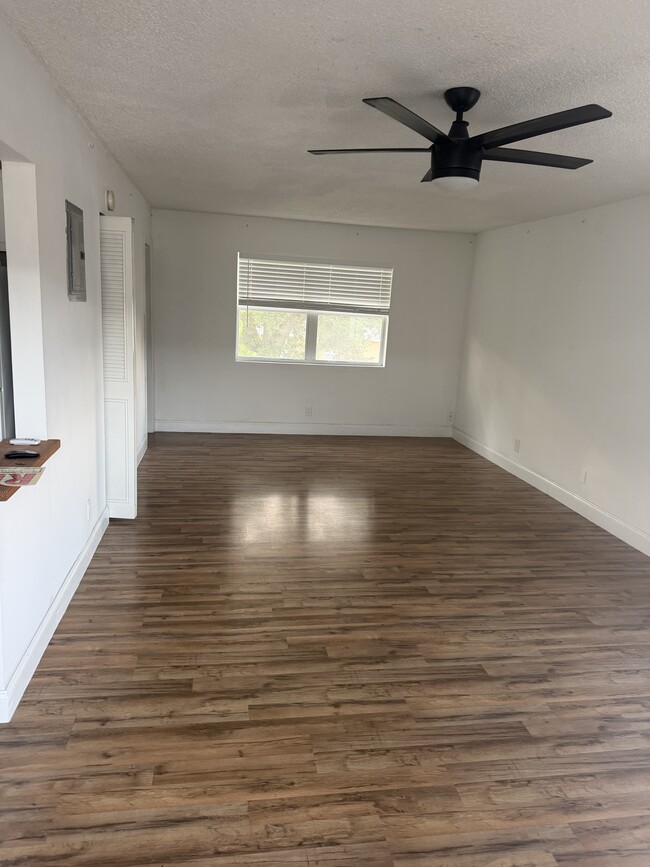 Building Photo - 2829 Van Buren St