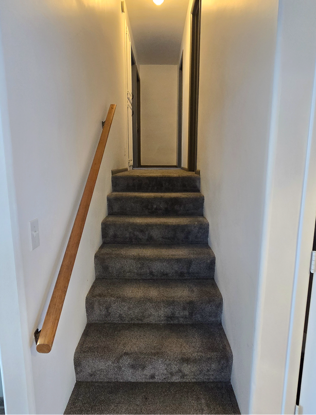 Building Photo - Large, Pet Friendly 5 Bedroom, 3 Bathroom Home for Rent in Ammon!  Fenced Backyard & 2-Car Garage...