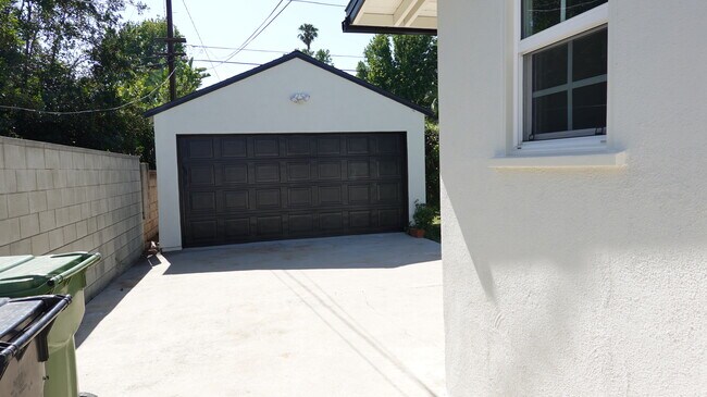 Building Photo - 4715 Allott Ave