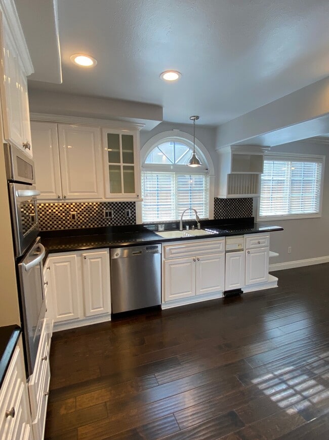 Building Photo - 20947 Hackney St