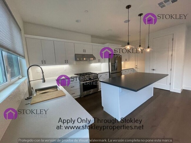 Building Photo - 3184 Manor Ave