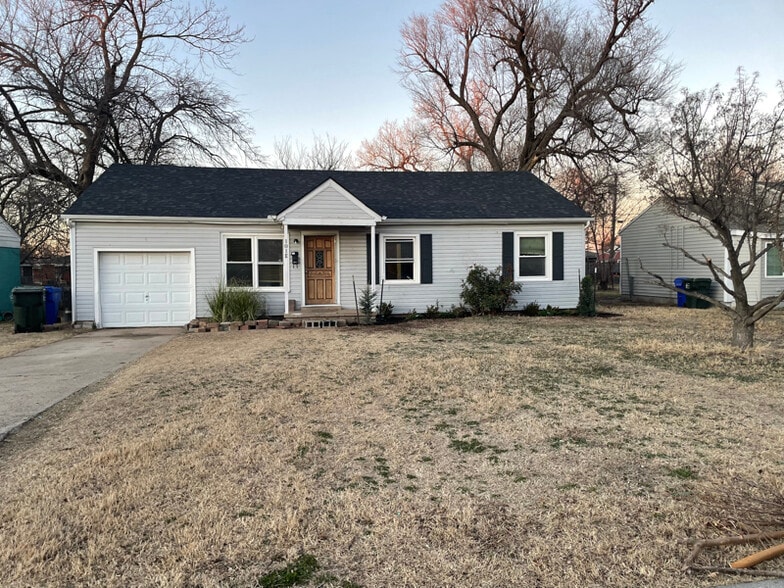 Building Photo - 101 E Haddock St