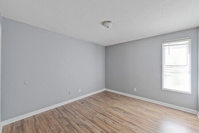 Building Photo - 27 Carolane Dr