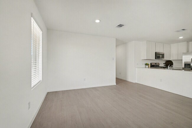 Building Photo - 6315 Linden Leaf Dr