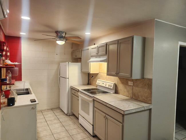 Building Photo - 3611 Hardee Ave