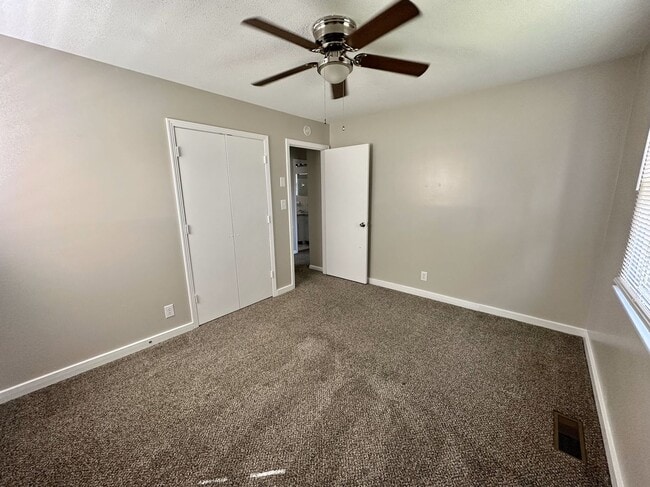 Building Photo - 3 Bedroom Home For Rent Over The River!