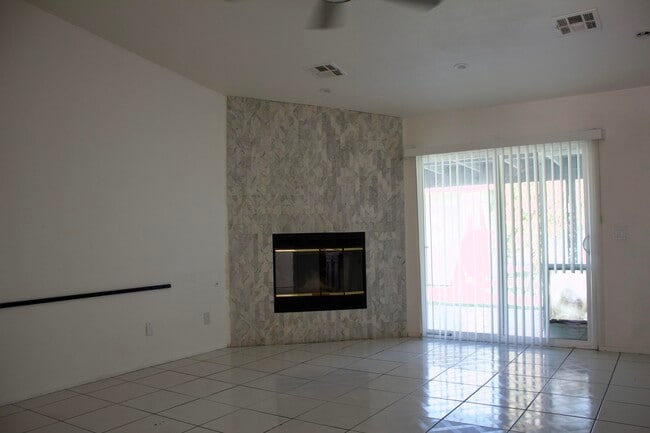 Building Photo - 30650 Avenida Del Yermo