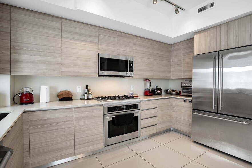 Building Photo - 87 N Shore Dr