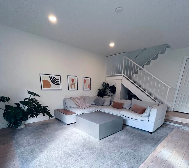 Building Photo - 415 Rio Vista Dr