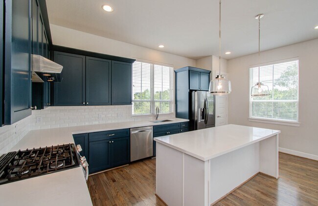 Building Photo - 2812 Grand Fountains Dr