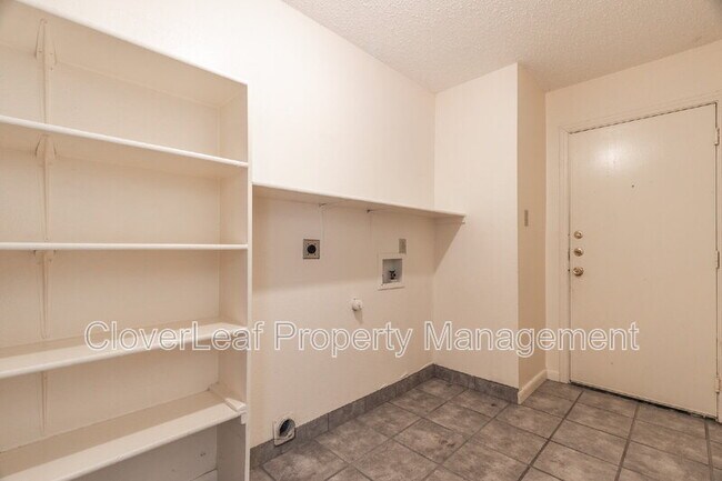 Building Photo - 1045 Stone Trail
