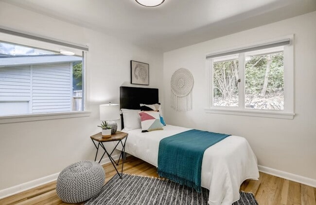 Building Photo - 3Bd/1.75Ba Seattle House