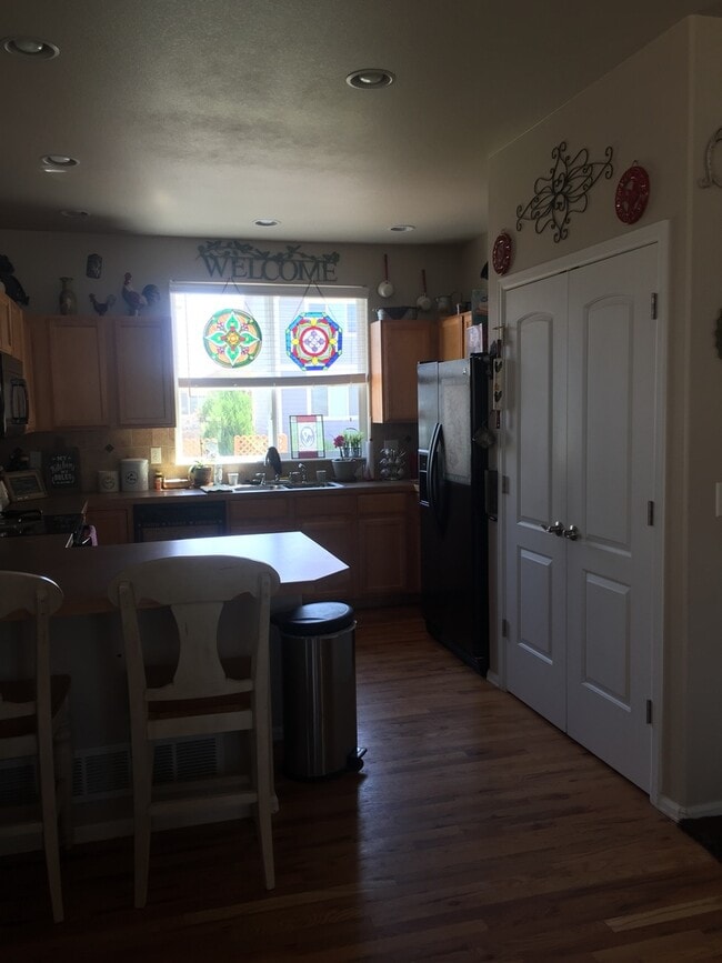 Building Photo - Beautiful, Dog Friendly,  3 Bedroom, 2.5 B...